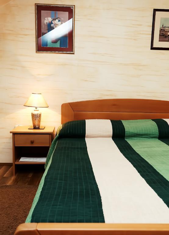 Apartmani Amaro Novi Sad Oda fotoğraf